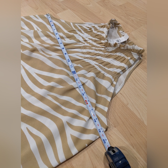 NEW High Neck Neutral Zebra Print Shell Ruffle S - Picture 5 of 6